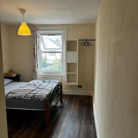 Nice And Pleasant Thornton Heath エクステリア 写真