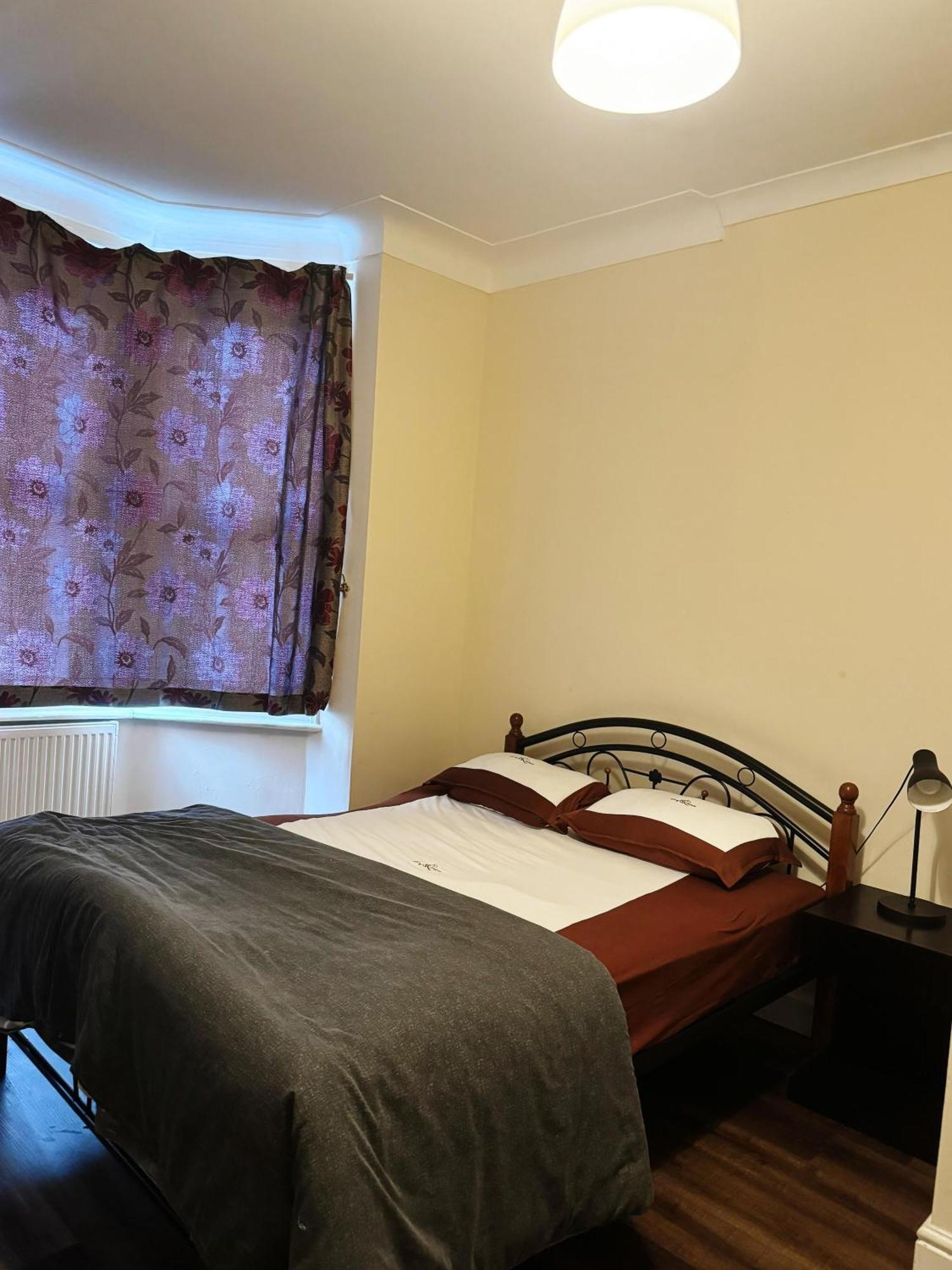 Nice And Pleasant Thornton Heath エクステリア 写真